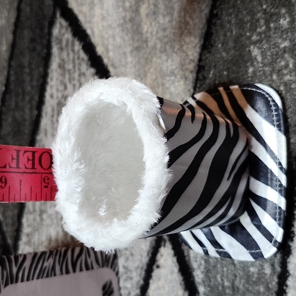 ZEBRA PRINT PLUSH LINED EYEGLASSES PROTECTIVE HOLDER - Picture 8 of 12